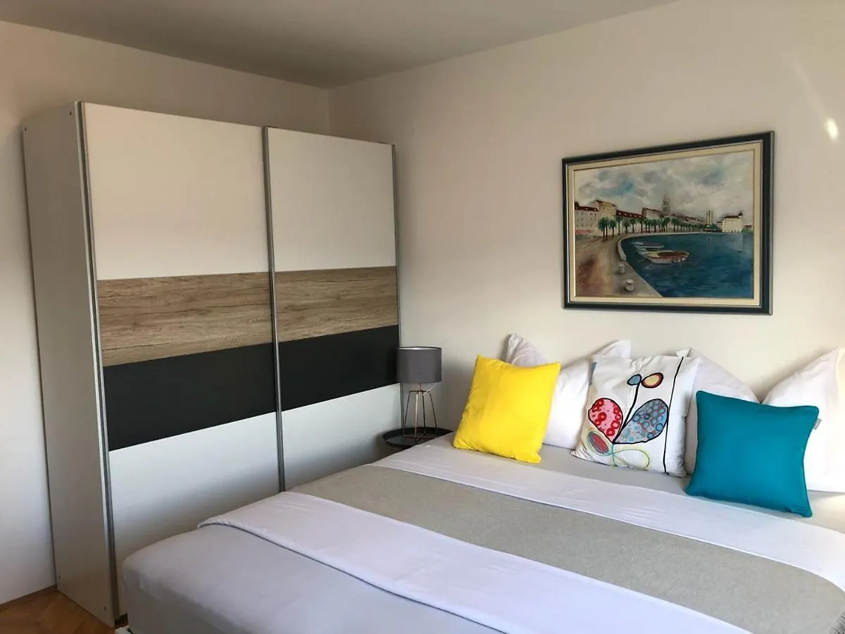 Apartment Ana Split 0*,